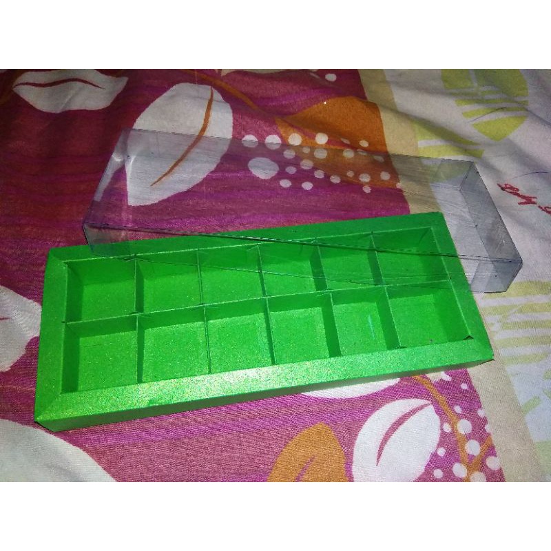 

box sekat 12/box coklat/best seller