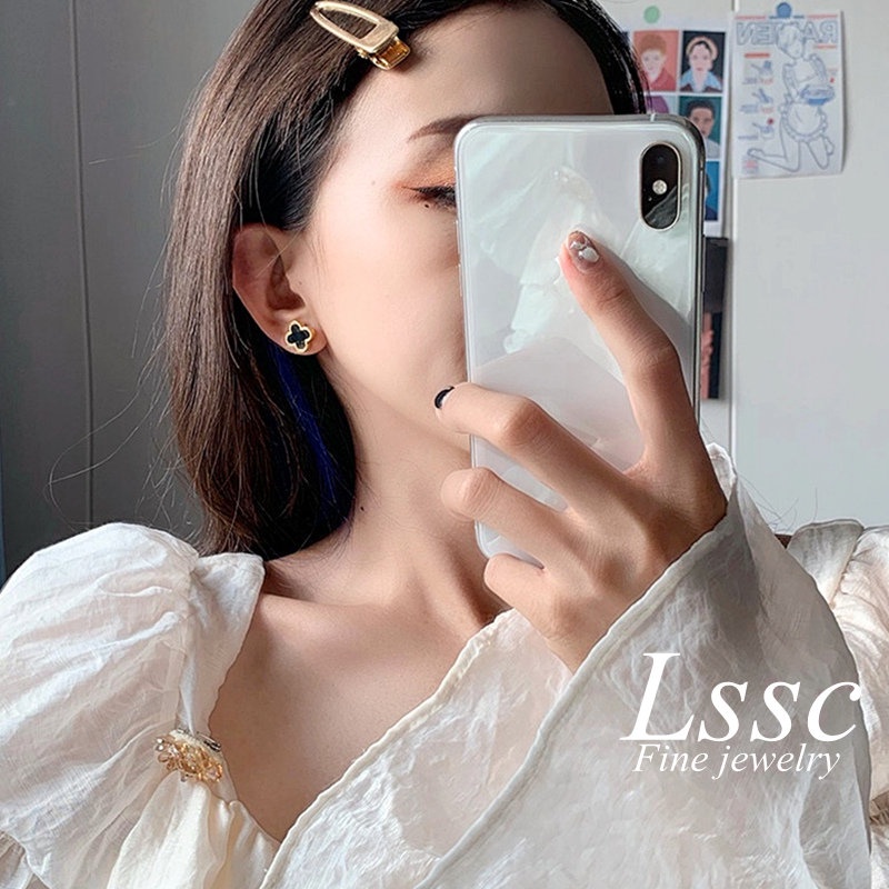 Anting Tusuk Titanium Bunga Clover Keberuntungan Anti Karat Emas 18K Perhiasan Wanita Fashion Korea