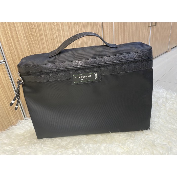 

DOCUMENT FOLDER BLACK DIJAMIN BAGUS