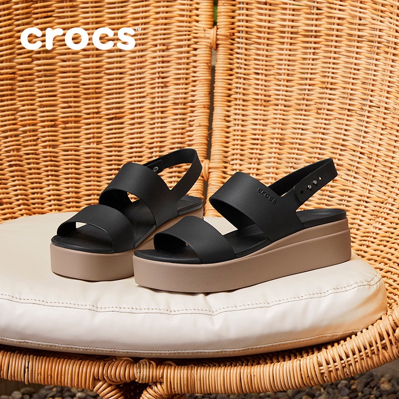 SANDAL WANITA BROOKLYN LOW WEDGES CROCS / BROOKLYN tali