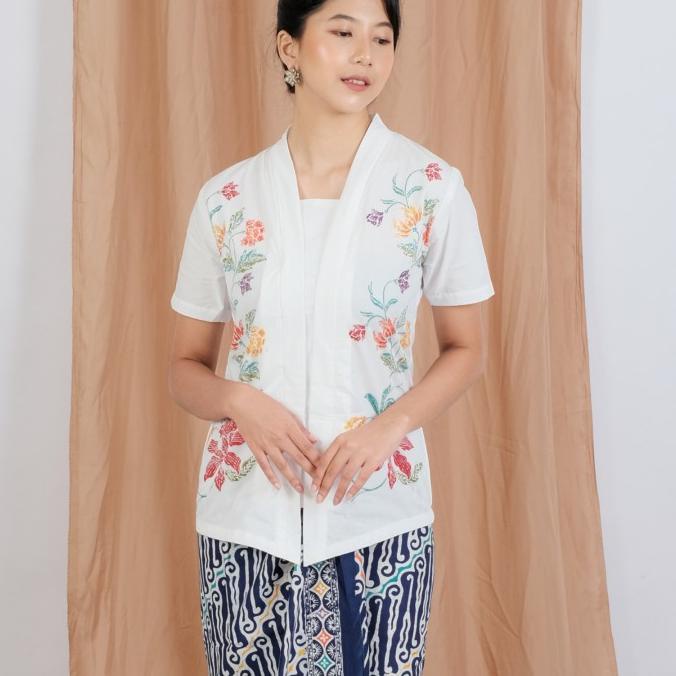 Kebaya Batik Encim Malia Lengan Pendek Meradelima Katun Putih