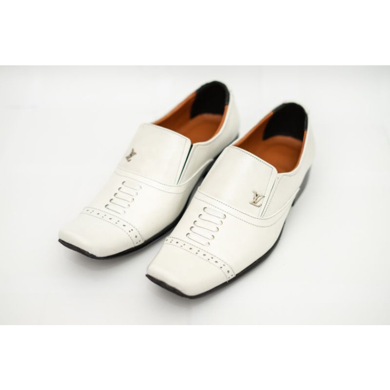 Sepatu pantofel warna putih, Sepatu putih formal, sepatu puntih kerjaSepatu louis vuitton, Sepatu Pantofel, Sepatu Pantofel Pria, Sepatu Pantofel Putih, Sepatu Pantofel Formal, Sepatu Pantofel Kerja, Sepatu Pantofel Kulit, Sepatu pantofel kulit putih