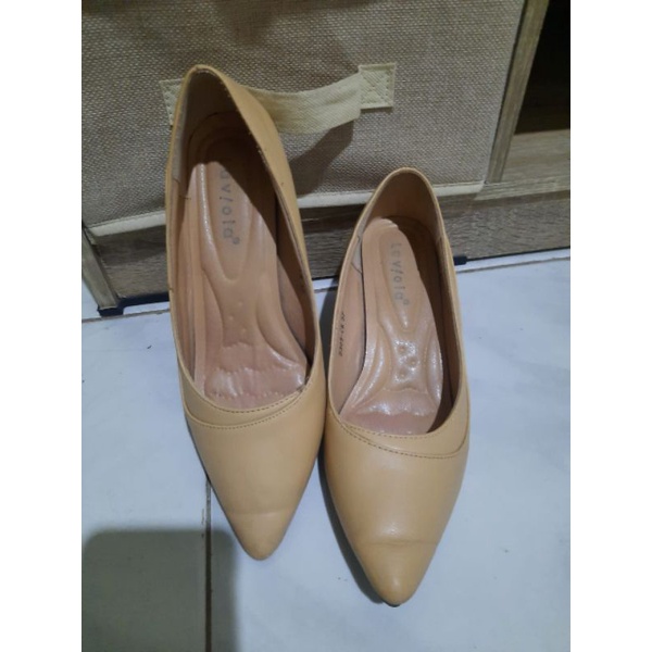 Preloved Sepatu Wanita Merk Laviola Ukuran 37