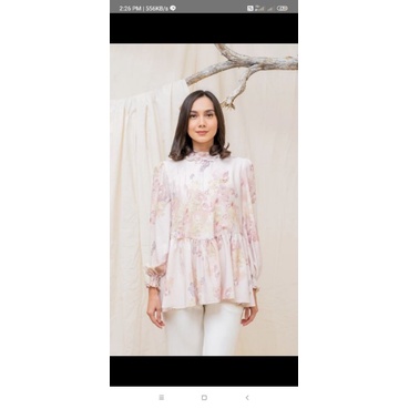 Nara Blouse Blush Wearing Klamby
