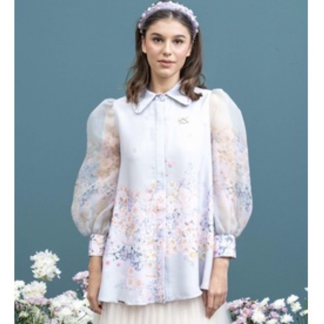 Verdant Blouse Wearing Klamby