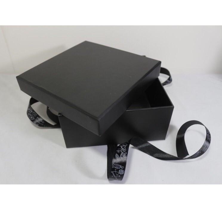 

±±± hardbox full black dengan pita black model party cocok untuk hampers, kado, gift ready stock
