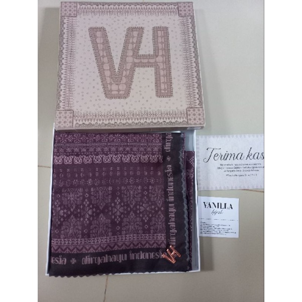 Preloved Vanilla Hijab/Dirgahayu Scraf - Riung Brunette