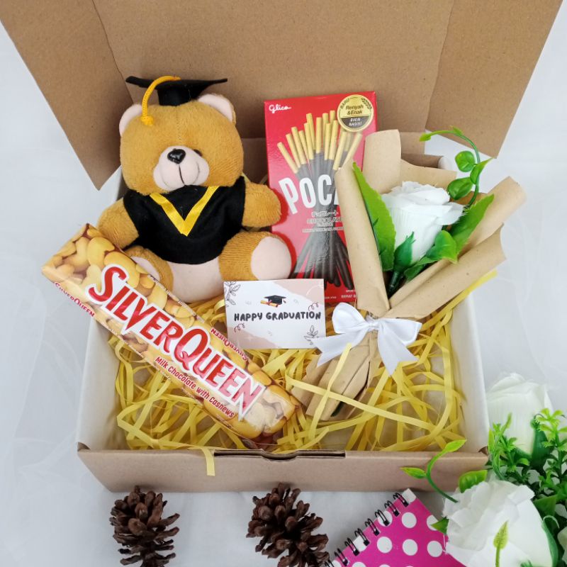 

KADO WISUDA/HAMPERS WISUDA CEWEK/WISUDA COWOK