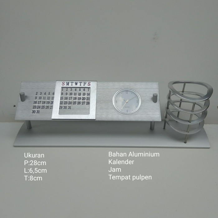 

JAM KALENDER MEJA TEMPAT PULPE ATAU HIASAN KANTOR ALUMINIUM 28X8X6,5CM