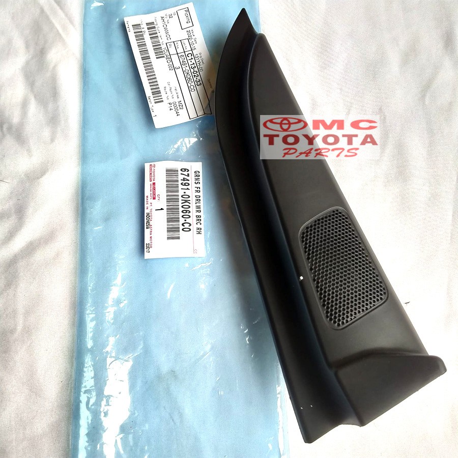 Garnish Segitiga Dalam Spion Depan Kanan Kijang Innova 67491-0K060-C0