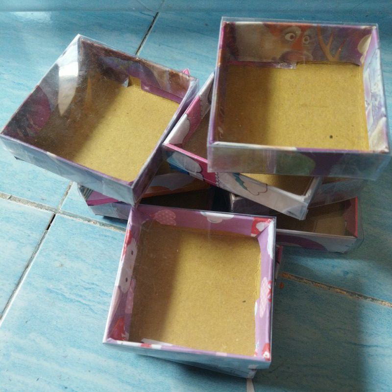 

Box Souvenir 7,5x7,5x2,5cm