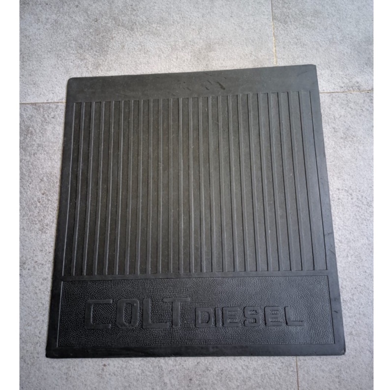 Karpet lumpur roda Colt Diesel polos bahan Rubber karet lentur depan belakang Colt disel