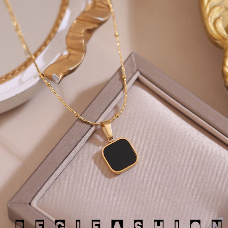 KALUNG TITANIUM WANITA LIONTIN KOTAK CLOVER HITAM KALUNG TITANIUM WANITA MODEL TERBARU PERHIASAN WANITA TERLARIS