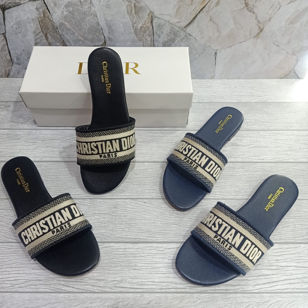 Flat Sandal wanita Dwell