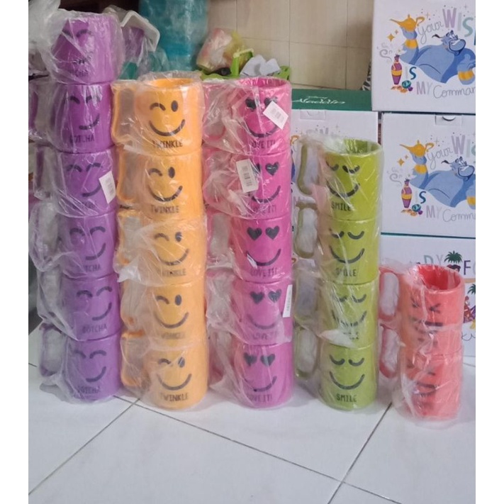 Emoticon mug - happy tupperware