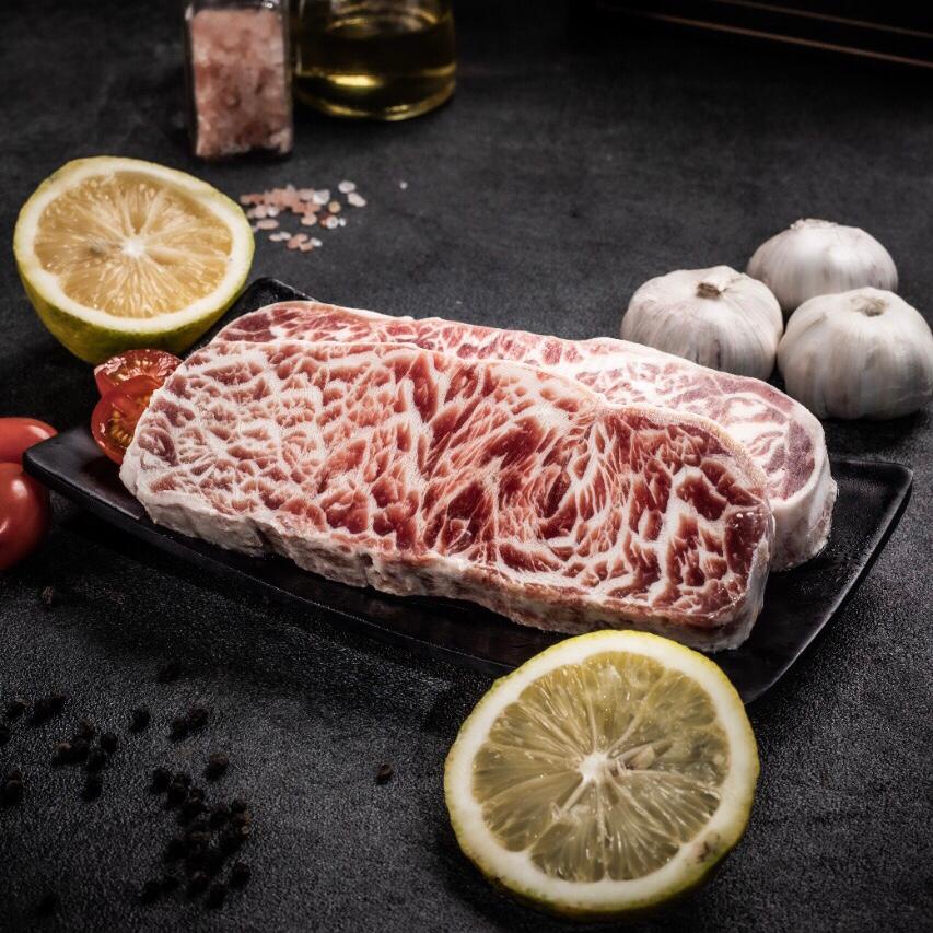 

DAGING SAPI / BEEF STEAK / STRIPLOIN / SIRLOIN AUSTRALIA WAGYU MELTIQUE (200 GRAM)