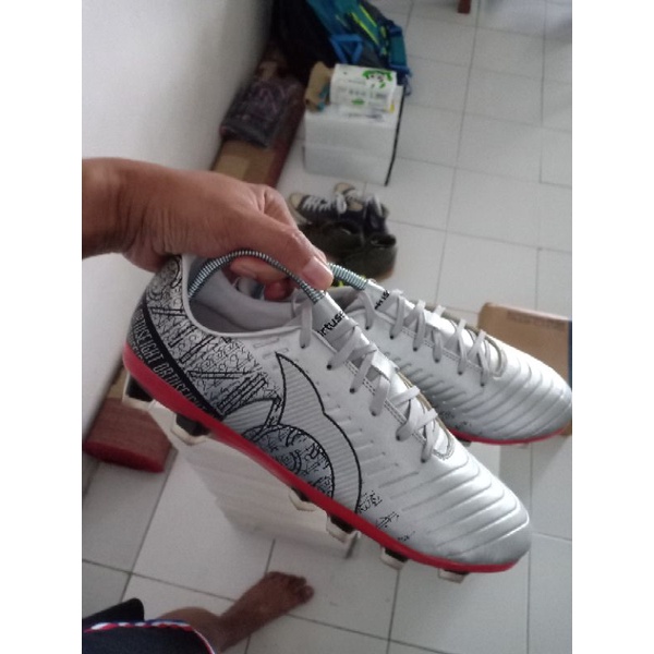 sepatu bola ortus ori size 42