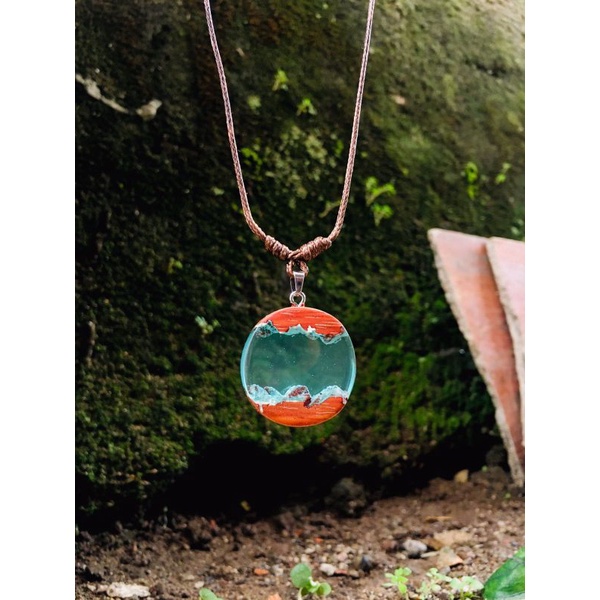 Kalung Pria keren liontin Resin Glow in the dark tali kulit