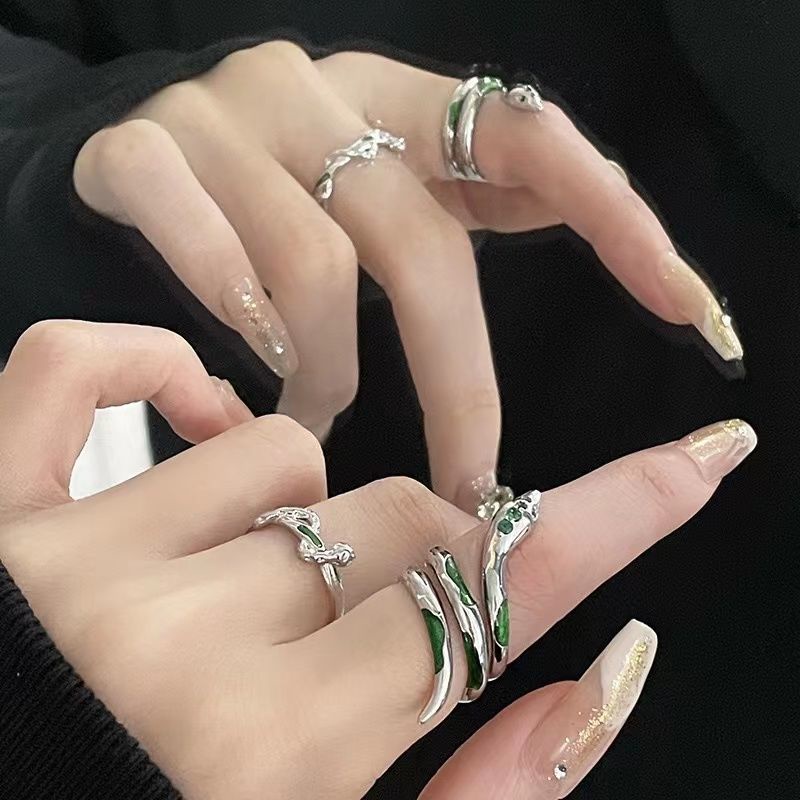 Aksesoris Cincin Ular Hijau Kepribadian Gelap Fashion