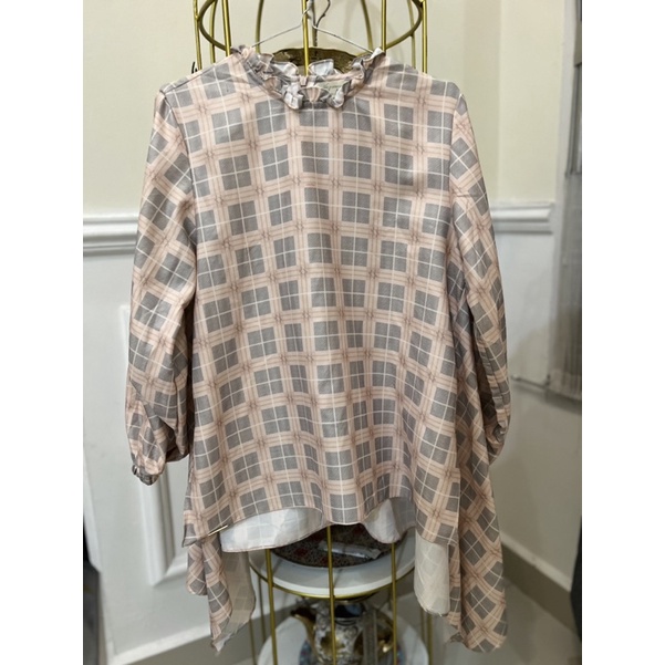 Mia blouse wearing klamby