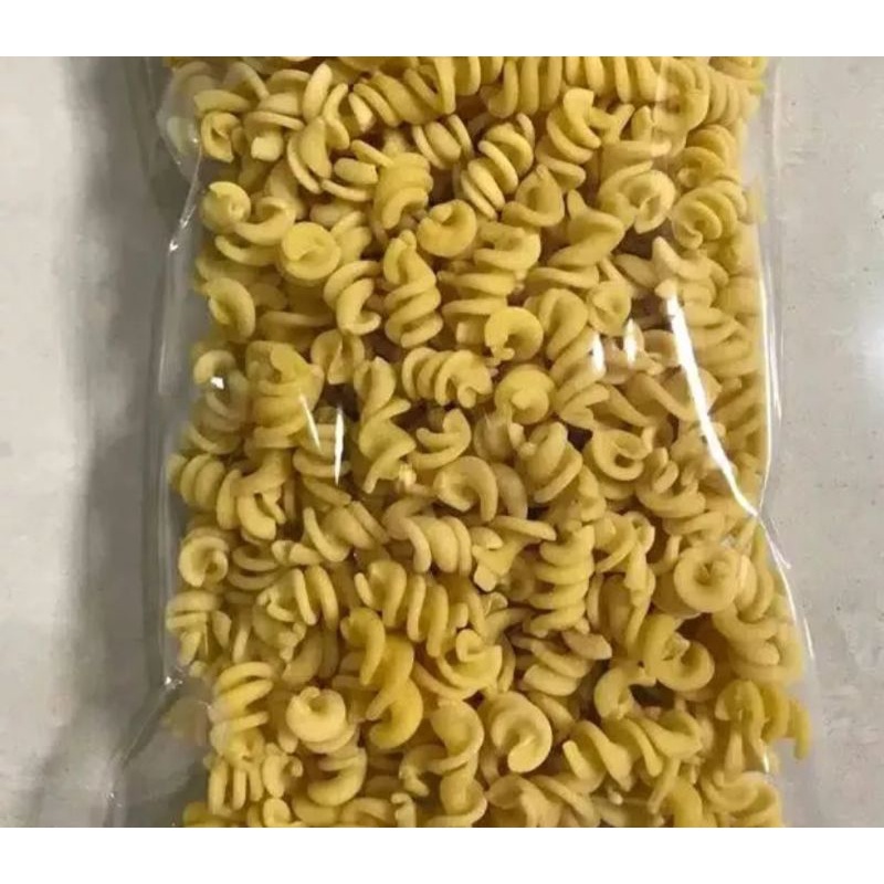

makaroni mentah bentuk spiral