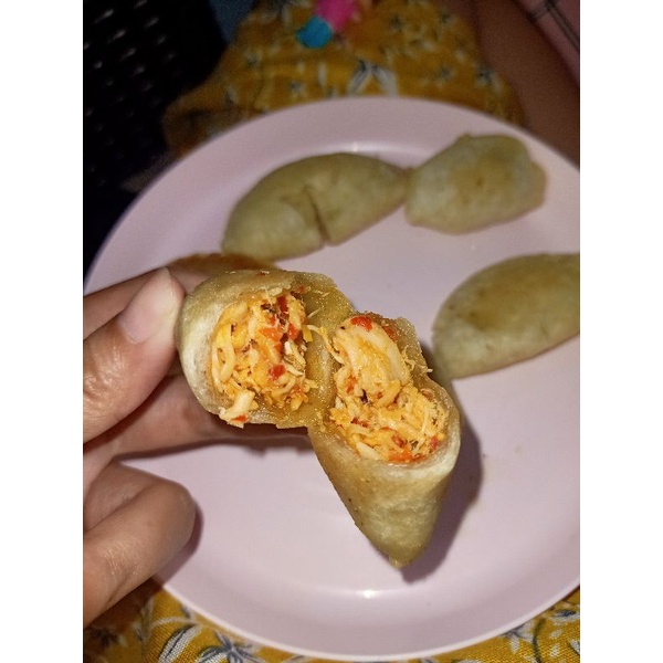 

Cireng isi ayam 8 pcs HARGA 15.000