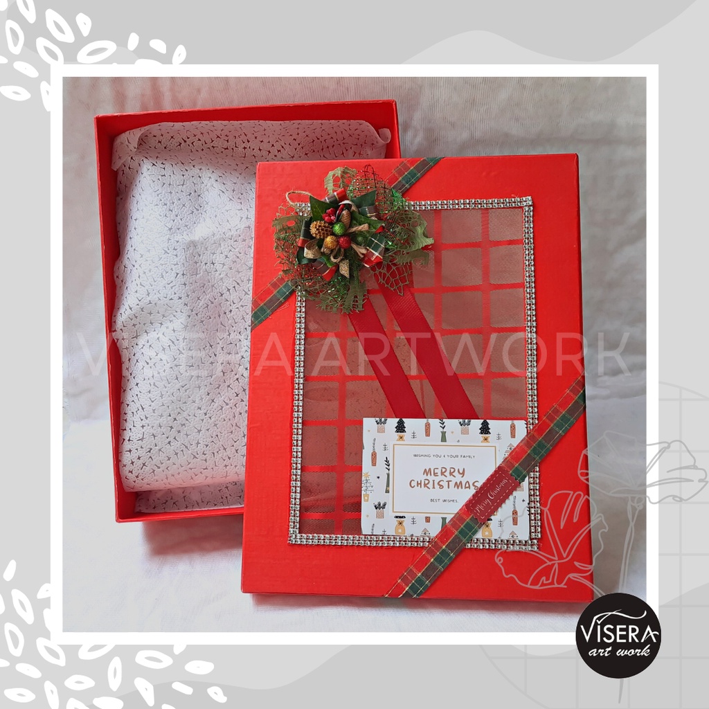 

Premium Hampers Packaging Decorated Medium Hard Box with Transparent Top & Greeting Card Premium Hampers Box Christmas Hampers Gift Packaging Reusable Premium Box Kotak Hampers Natal Premium dengan Mika Bening Ukuran Medium Termasuk Dekorasi & Kartu