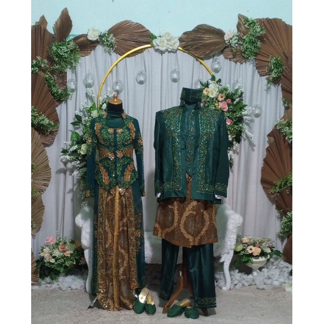 preloved sepasang gaun / kebaya pengantin hijau botol second