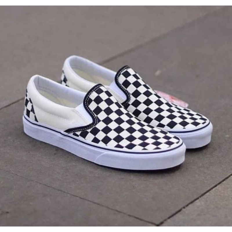 vans slipon hitam catur  pria sepatu santai / jalan jalan