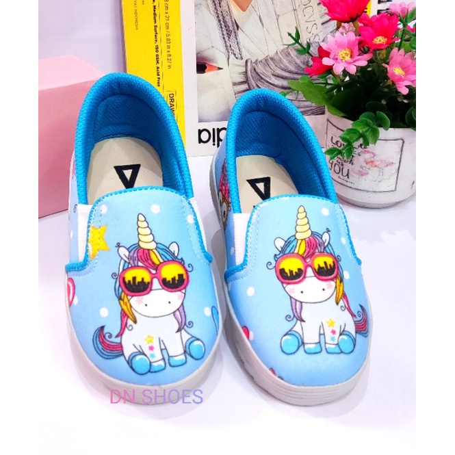 Sepatu Anak Perempuan slip on motif Unicorn Biru murah