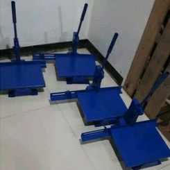 

Mesin Alat Plong Tengah Setengah Lingkaran Sudut U Kalender Pingul Multifungsi Coak Calendar