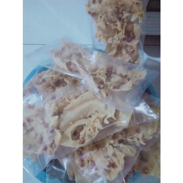 

Rempeyek Peyek Renyah Cemilan Varian Kacang Tanah dan Teri