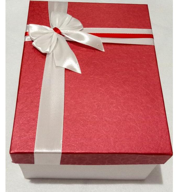 

Obral Terbatas Kotak kado/ Gift box / Bungkus kado ukuran 30 x 20 x 8 cm