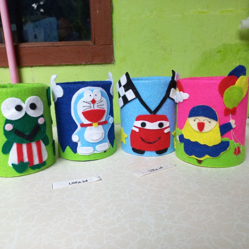 

TEMPAT PENSIL KAIN FLANEL / TEMPAT PENSIL KARAKTER MURAH / SOUVENIR / KERAJINAN TEMPAT PENSIL / PRAKARYA