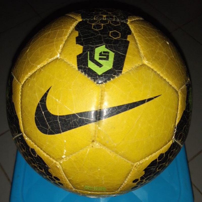 bola nike