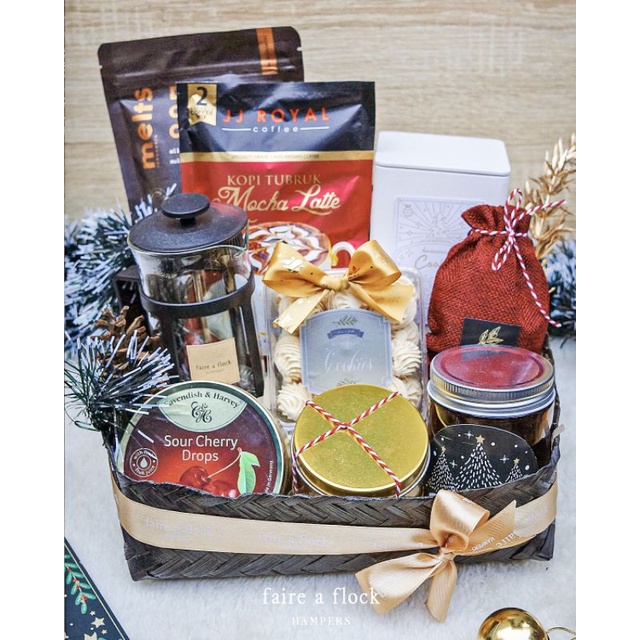 

Parcel Natal Tahun Baru Hampers Premium Keluarga Teman Kantor