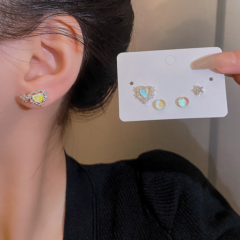 Tiga Pasang Anting Set Desain Cinta Warna-Warni Niche Temperamen Anting Set Unik