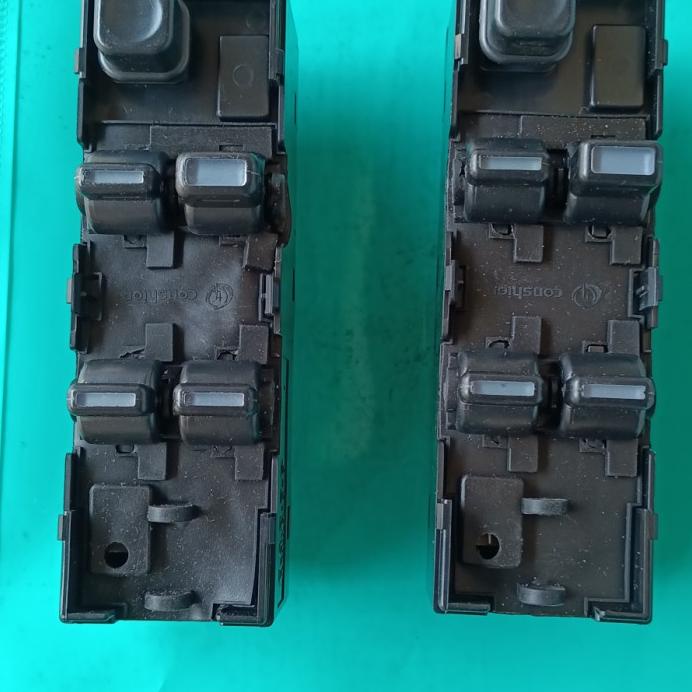 

GRATIS ONGKIR!! SWITCH SAKLAR POWER WINDOW SUZUKI SIDEKICK KANAN DEPAN 1995 1996 1997