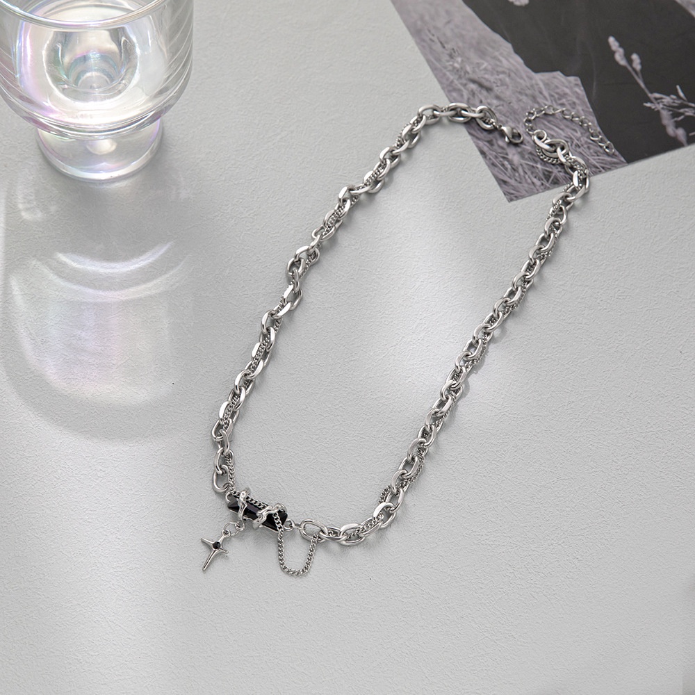 Couple punkstyle hip-pop niche Desain Liontin Salib Bahan titanium steel splicing Kalung Hadiah Hari Valentine Sweater Rantai