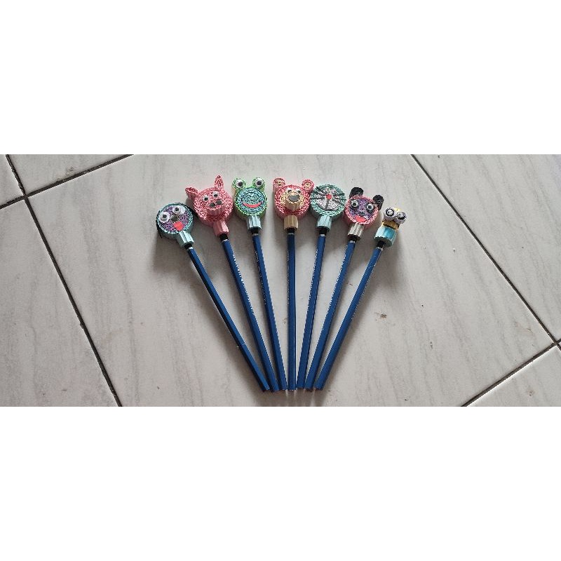

Pensil boneka karakter