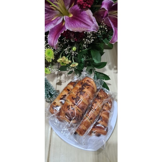 

bolen lilit strudel pisang coklat/keju pastry