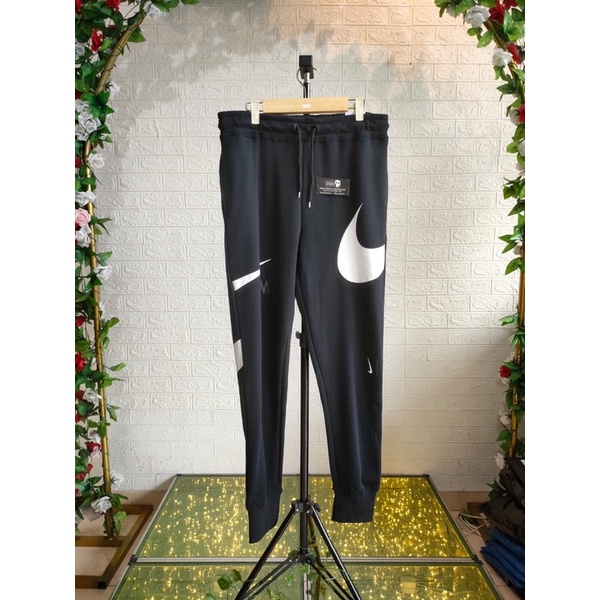 JOGGER NIKE BIG SWOOSH