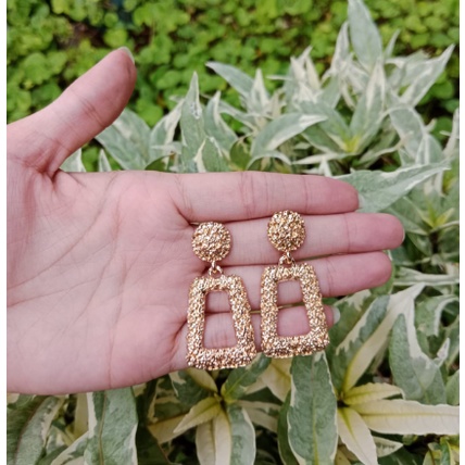 Anting anting elegan untuk pesta holiday