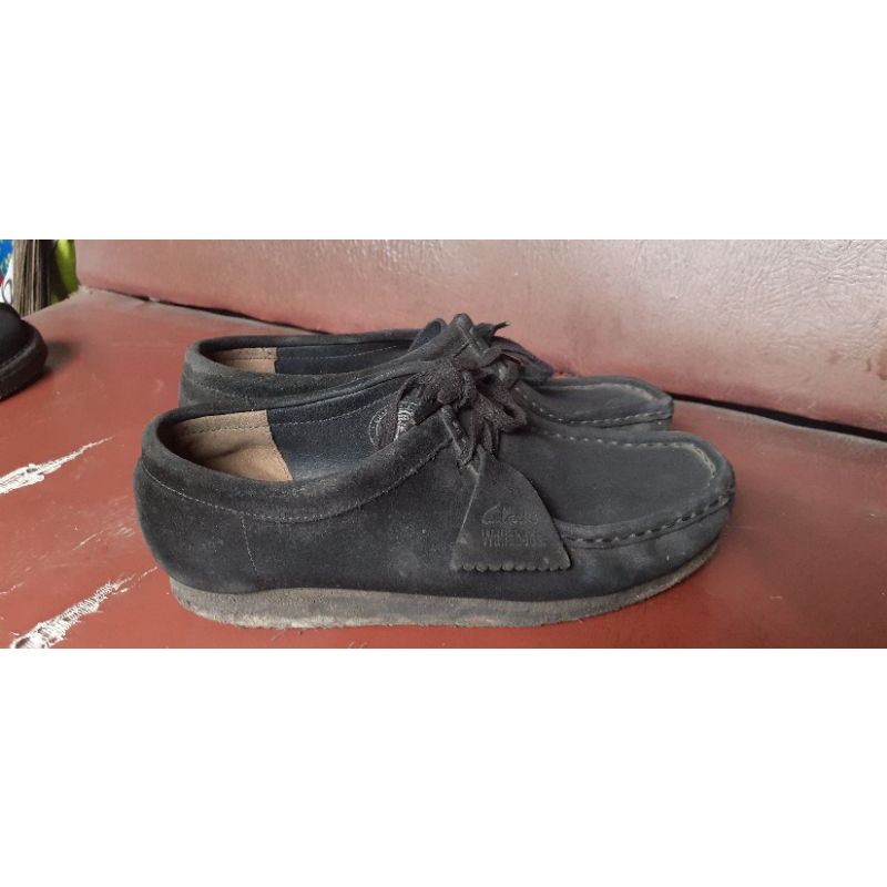 clarks wallabees black suede