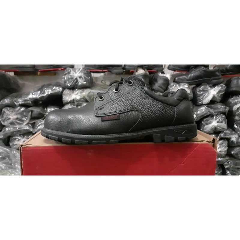 SEPATU SAPETY CHETAAH TALI UJUNG BESI LAYAK PAKAI