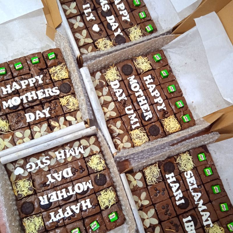 ( NA'AM ) KUE BROWNIES SEKAT PANGGANG DARK COKLAT CUSTOM NAMA 20X20cm ISI  25 POTONG