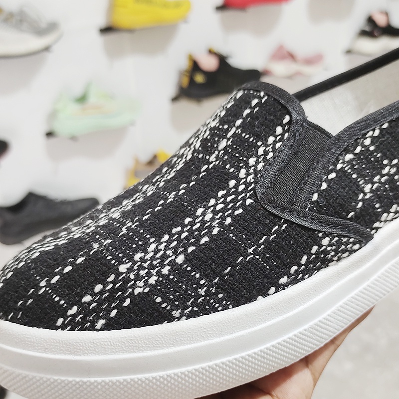 Sepatu Sneakers Wanita Slipon Motif Simple - A-6
