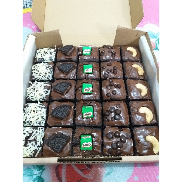 Brownies Fudgy Premium Toping &quot;MIX RANDOM&quot; 25 Potong  Panggang