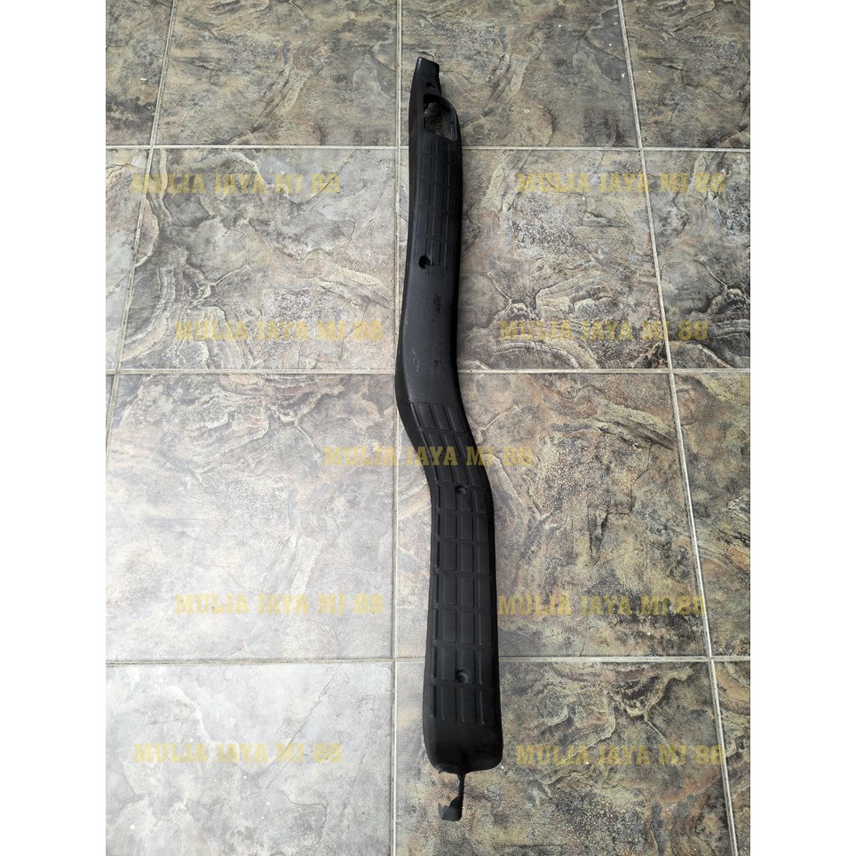 Scuffplate Truk Hino Lohan/Plastik Lis Lantai Hino Lohan/Jepitan Karpet Lantai Kabin Hino Lohan
