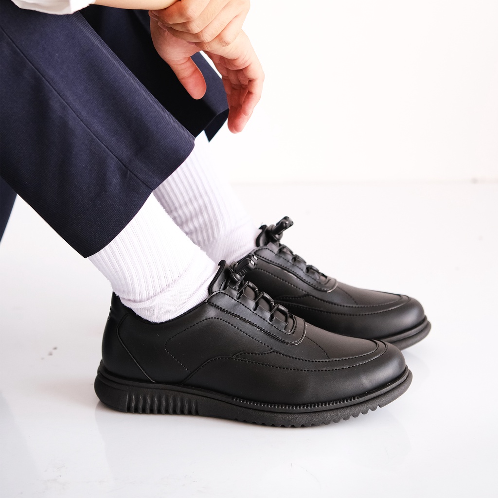 SEPATU PRIA SNEAKERS FULL HITAM - BT BRAVE FULL BLACK